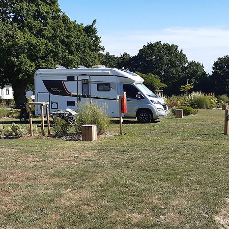 Camping Les Brillas Les Moutiers Exterior photo
