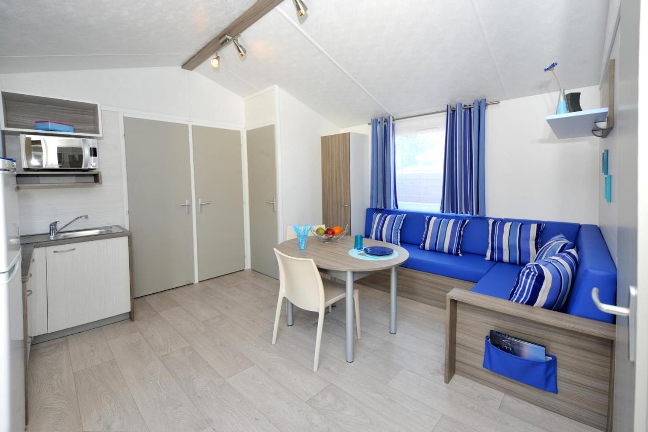 Camping Les Brillas Les Moutiers Exterior photo