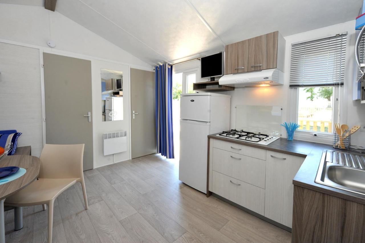 Camping Les Brillas Les Moutiers Exterior photo
