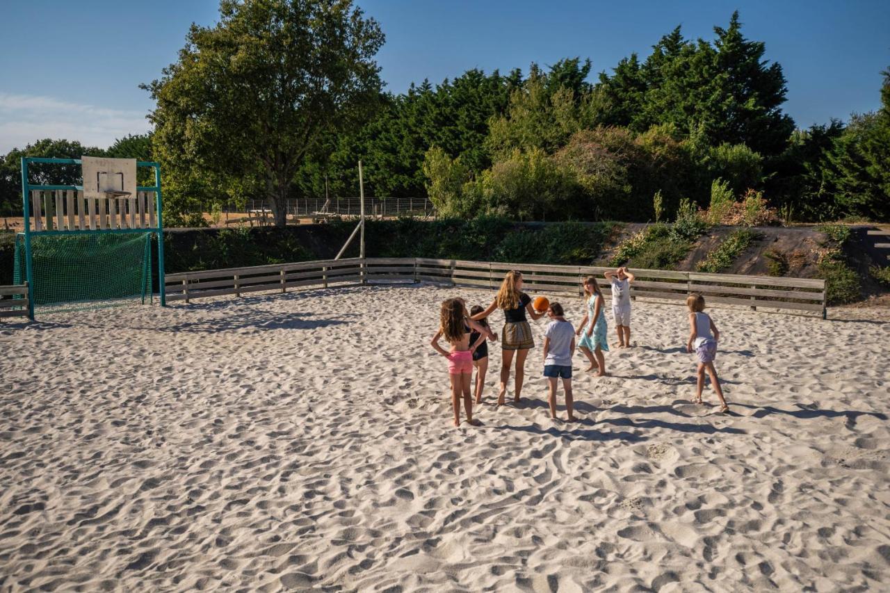 Camping Les Brillas Les Moutiers Exterior photo