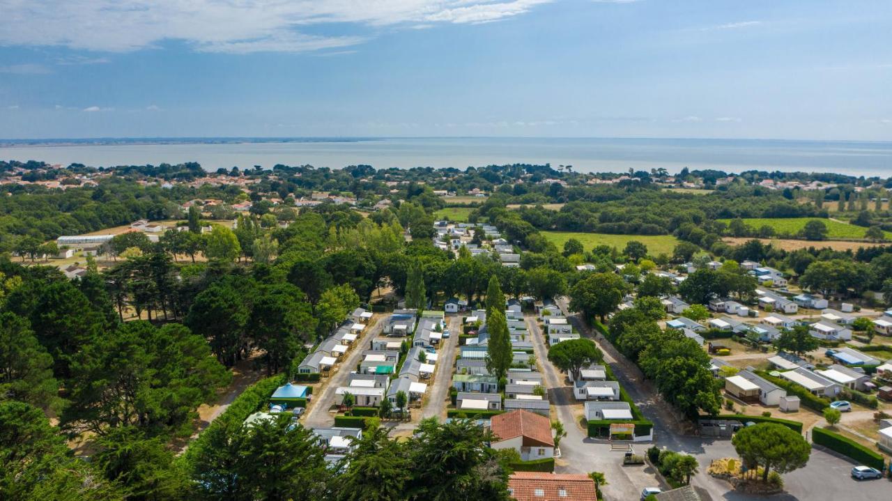 Camping Les Brillas Les Moutiers Exterior photo