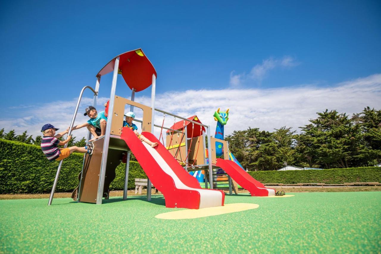 Camping Les Brillas Les Moutiers Exterior photo