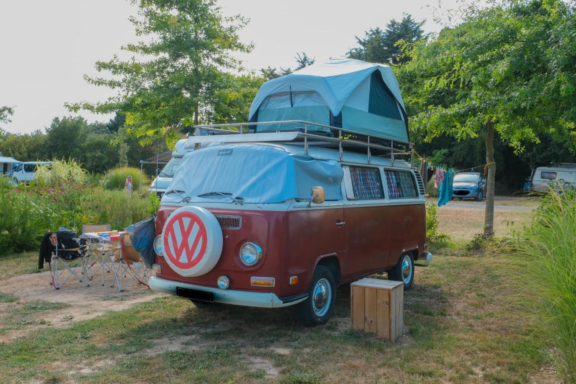 Camping Les Brillas Les Moutiers Exterior photo