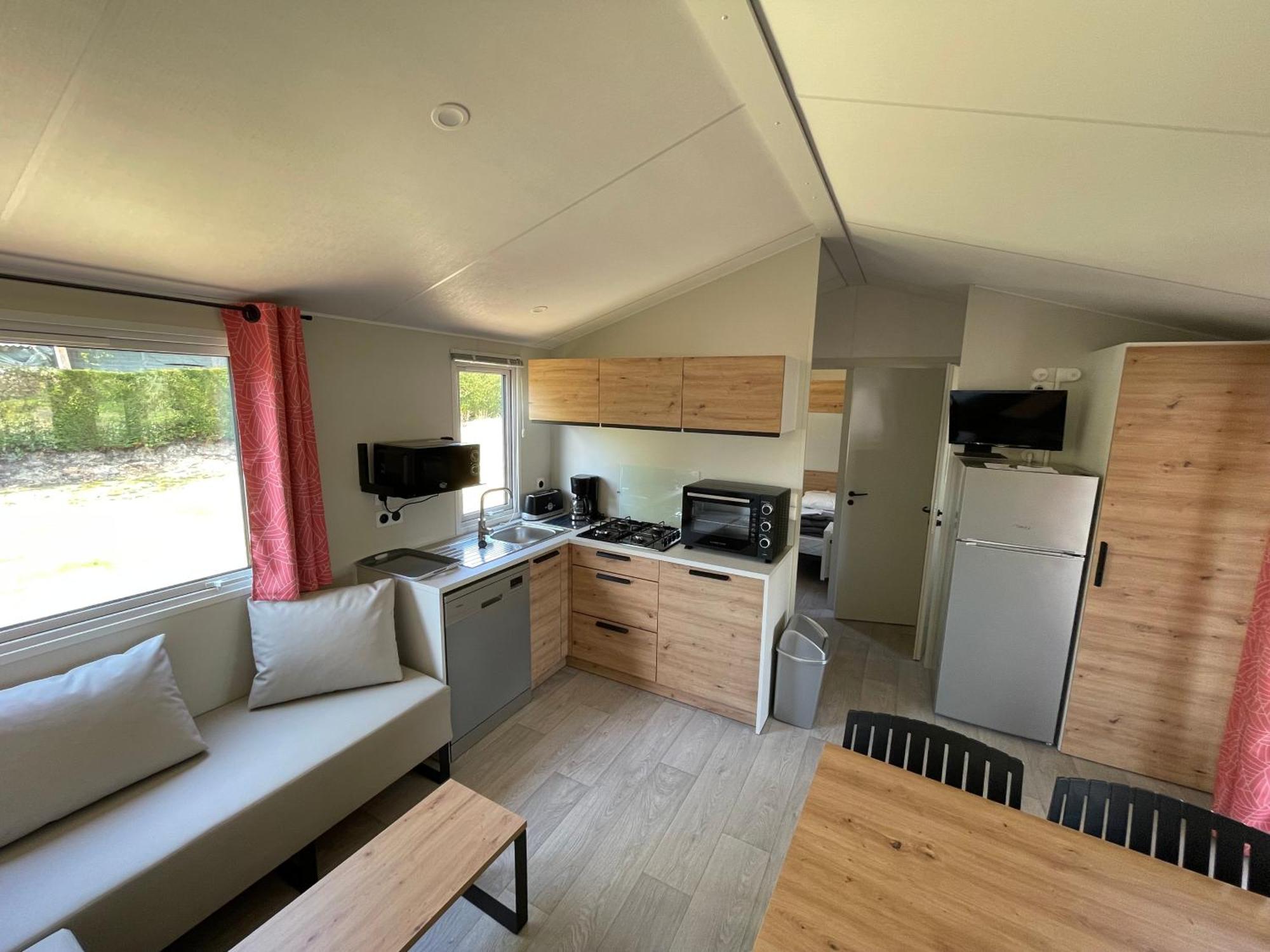 Camping Les Brillas Les Moutiers Exterior photo
