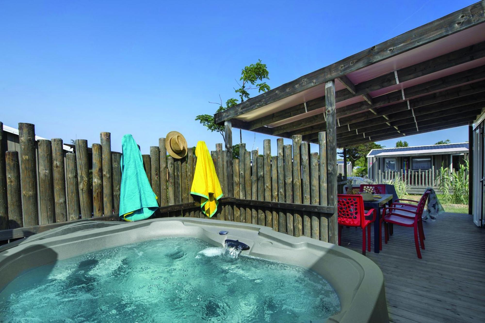 Camping Les Brillas Les Moutiers Exterior photo