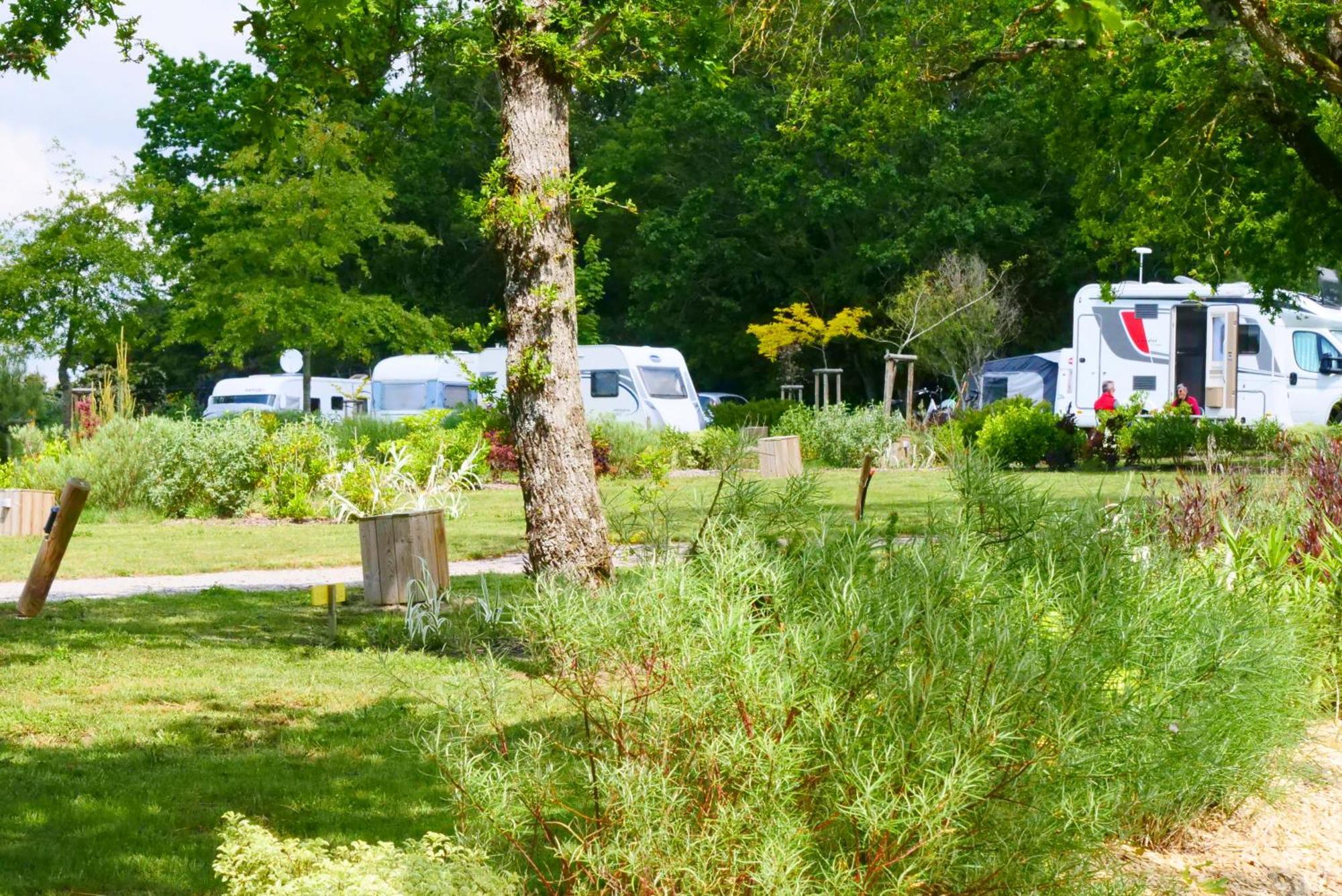 Camping Les Brillas Les Moutiers Exterior photo